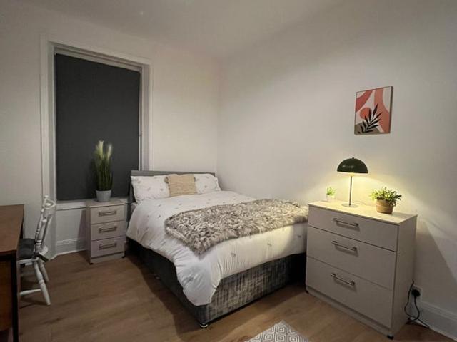 Room for rent in Elm Park, Calderstones