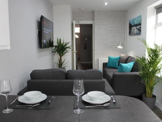 Room for rent in Falcon Lodge, Wales