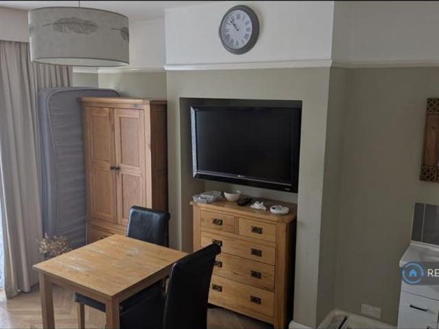 Room for rent in Lane, Greater London
