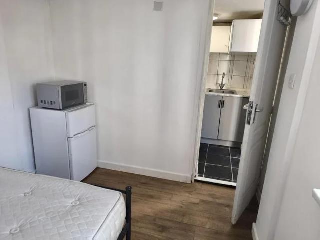 Room for rent in Southgate, Crawley