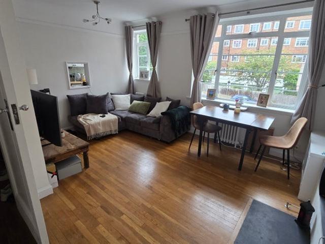 Room for rent in London Borough of Merton, Raynes Park