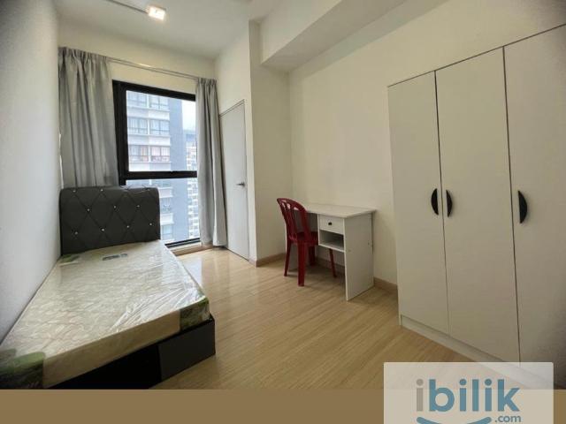 Room for rent in Petaling, Alam Impian
