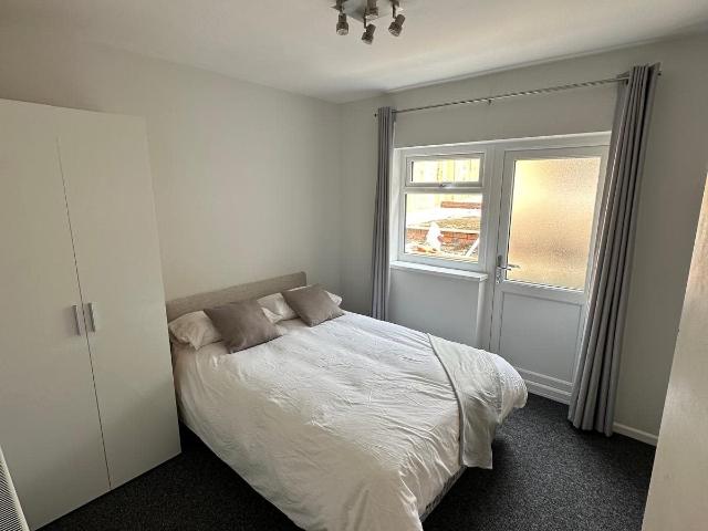 Room for rent in Victoria, Newport