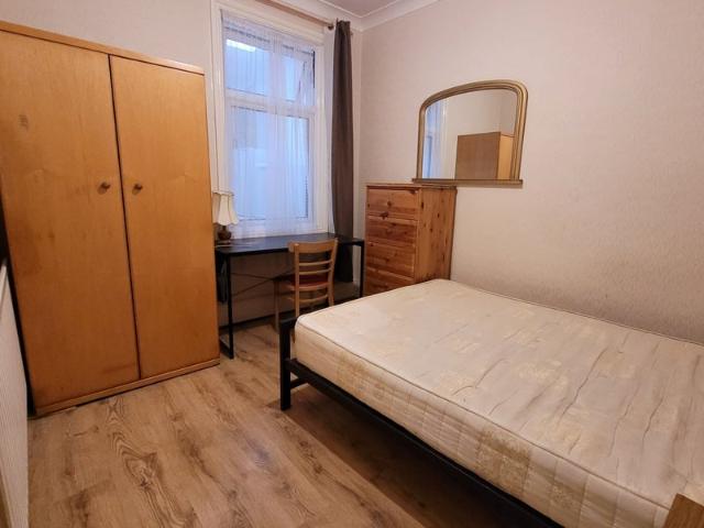 Room for rent in Maryland, Greater London