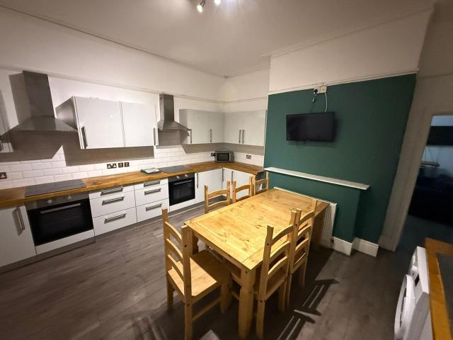 Room for rent in Kensington, Calderstones