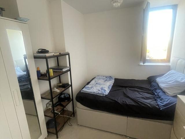 Room for rent in Poplar Grove, Greater London