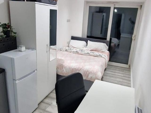 Room for rent in South Harrow, Greater London