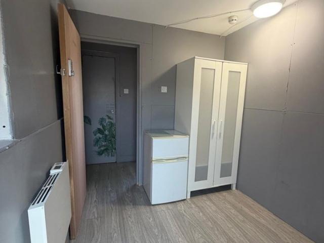 Room for rent in Lane, Greater London
