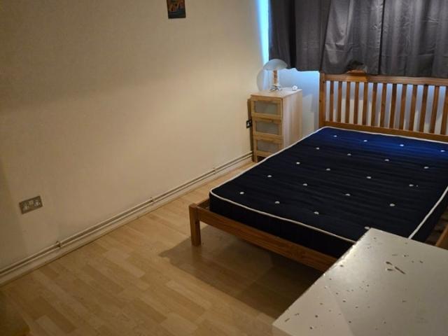 Room for rent in Ibsley Neighbourhood, Greater London