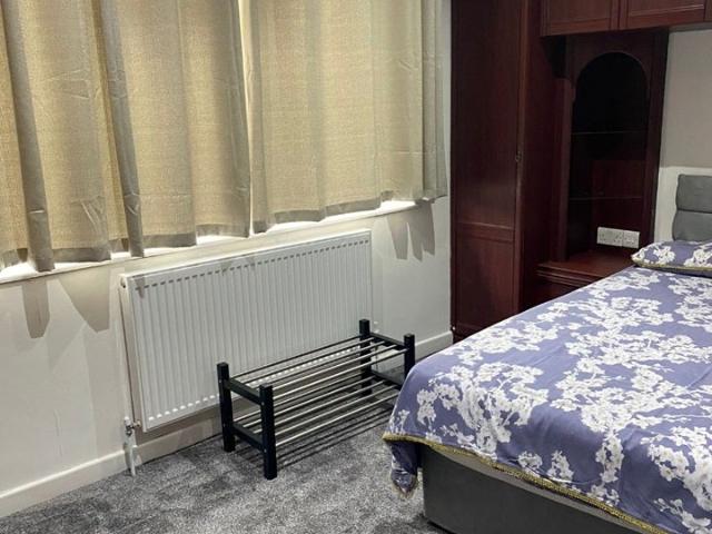 Room for rent in West Hendon, The Hyde