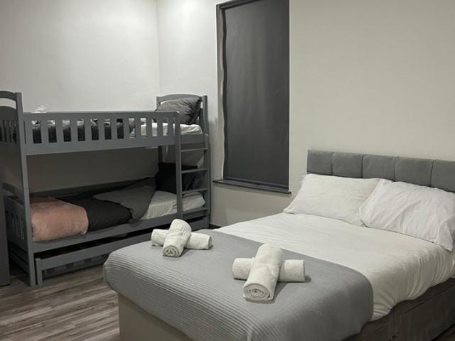 Room for rent in Elm Park, Calderstones