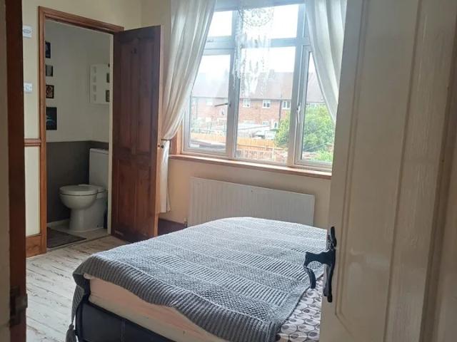 Room for rent in Howbury, Greater London