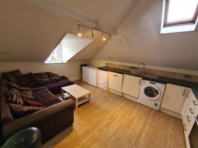 Room for rent in Tyndall's Park, Feckenham