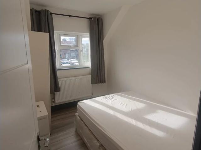 Room for rent in Middle Park, Greater London