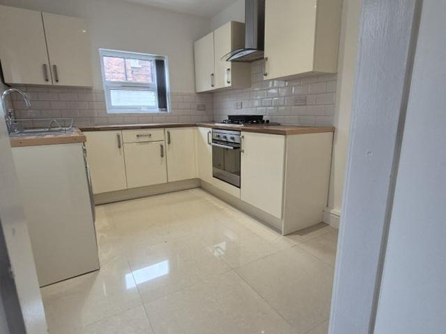 Room for rent in Stoneycroft, Calderstones