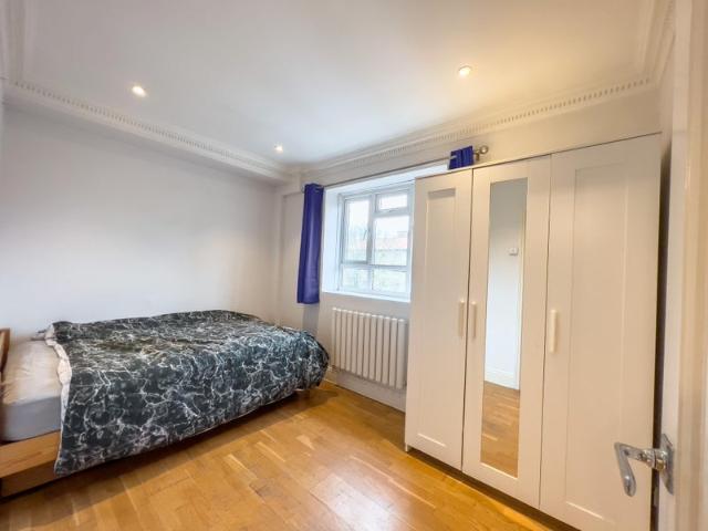 Room for rent in Southfields, Greater London