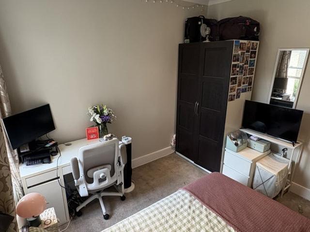 Room for rent in Furzedown, Greater London