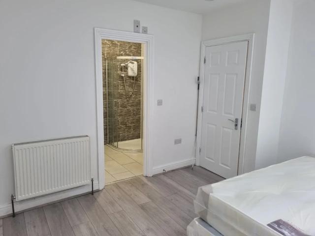 Room for rent in Plashet, Greater London