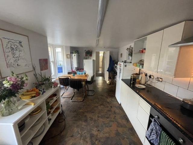 Room for rent in Bellenden, Greater London