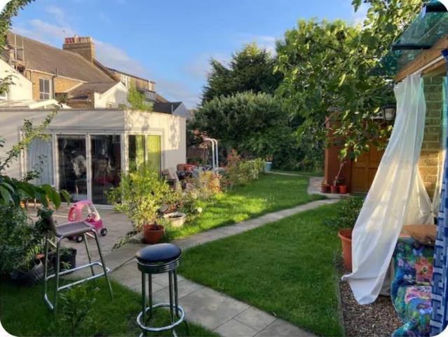 Room for rent in Stroud Green, Greater London
