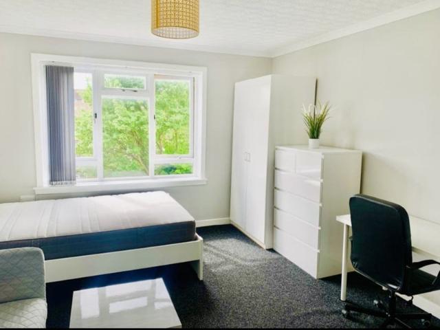 Room for rent in Drylaw, Scotland