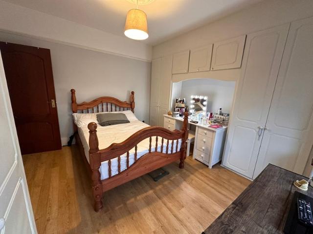 Room for rent in London Borough of Merton, Mitcham