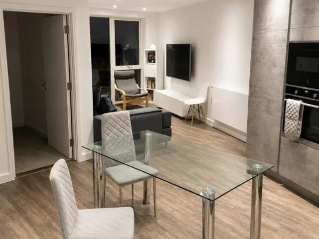 Room for rent in Roding Riverside, Greater London