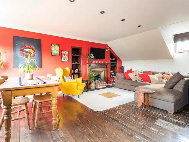 Room for rent in Hale End, Greater London