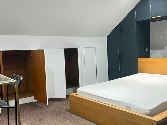 Room for rent in Hale End, Greater London