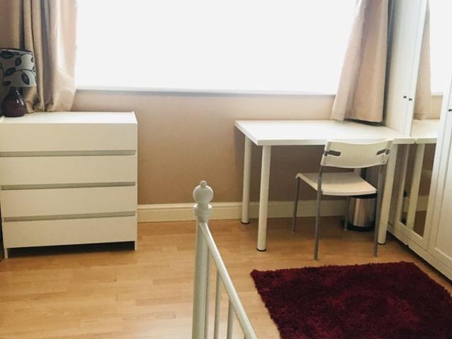 Room for rent in Three Bridges, Glynde