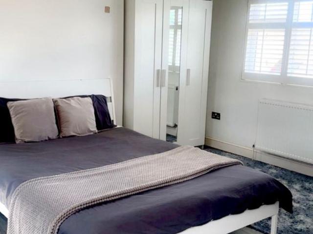 Room for rent in Chingford Mount, Highams Park