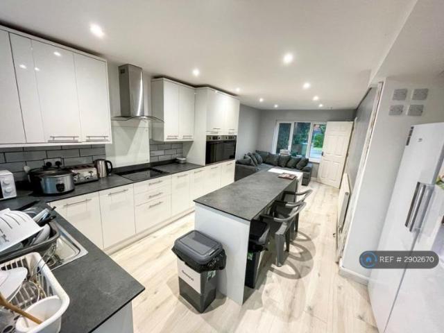 Room for rent in Walton Court, Aylesbury