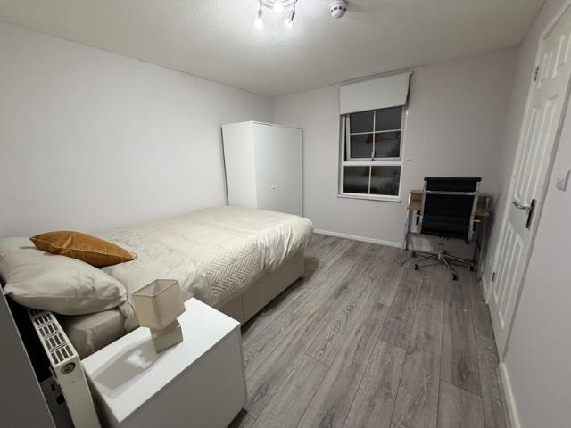 Room for rent in Vange, Essex
