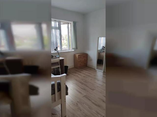 Flat for rent in London Borough of Ealing, Greater London