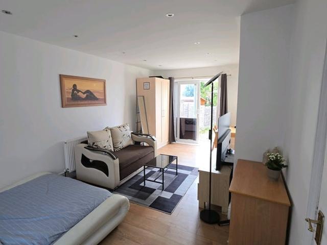 Room for rent in London Borough of Croydon, Greater London