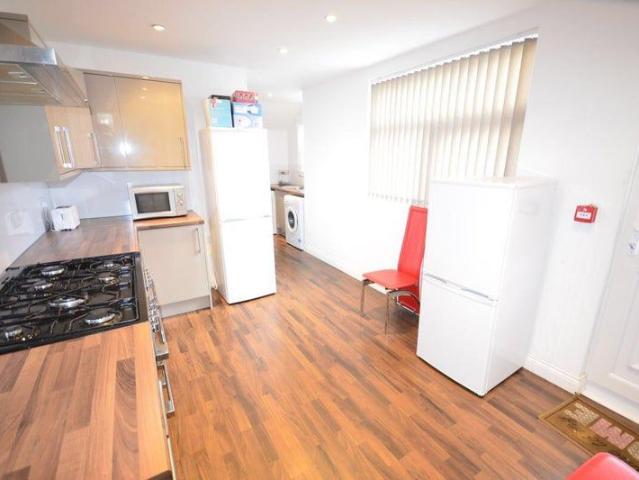 Room for rent in Moses Gate, Lee Bank