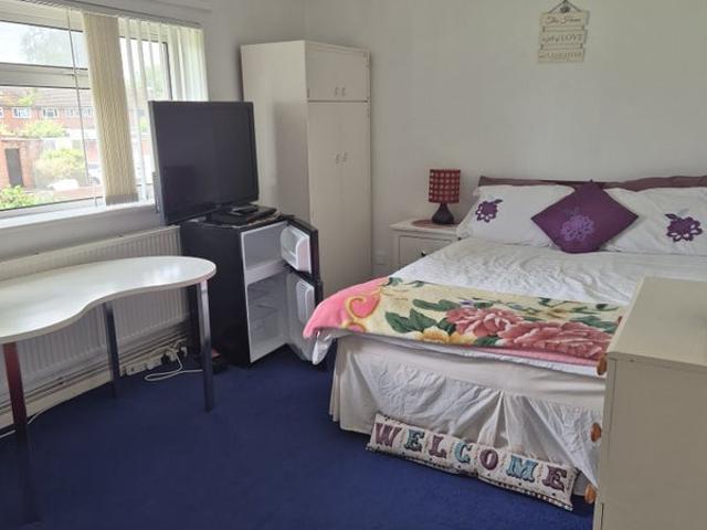 Room for rent in Three Bridges, Glynde