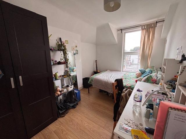 Room for rent in Earlsfield, Greater London