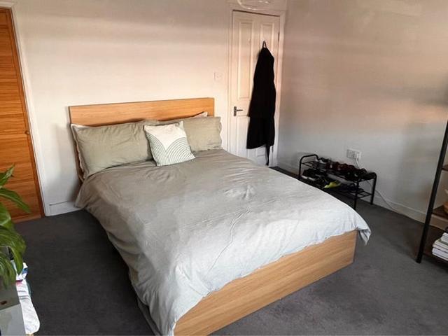 Room for rent in Summerstown, Greater London