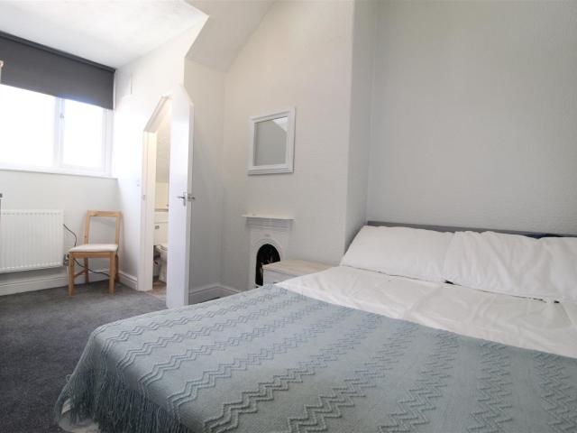 Room for rent in Kirkstall, West Yorkshire