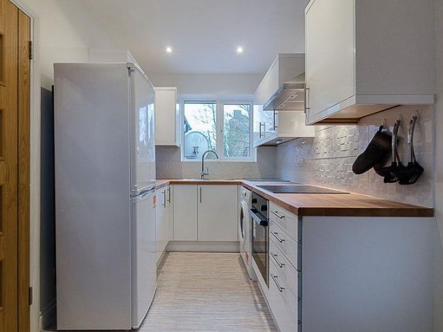 Room for rent in London Borough of Merton, Mitcham