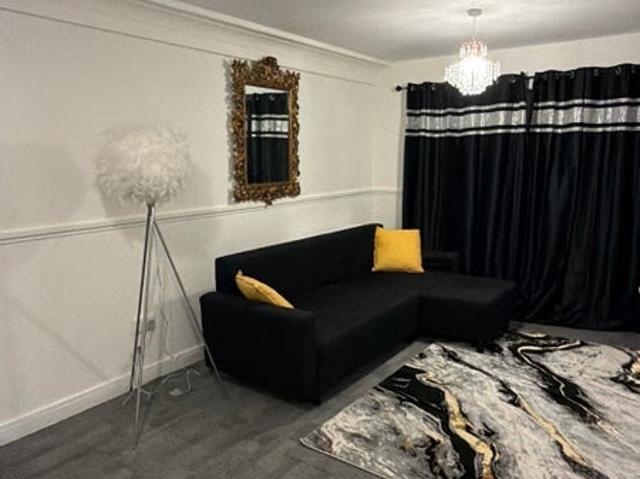 Room for rent in Summerston, Scotland