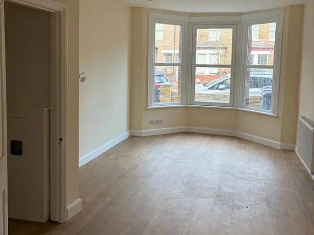 Room for rent in London Borough of Ealing, Hanwell