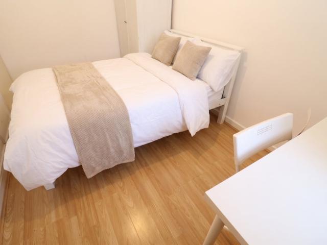 Room for rent in Stepney, Greater London