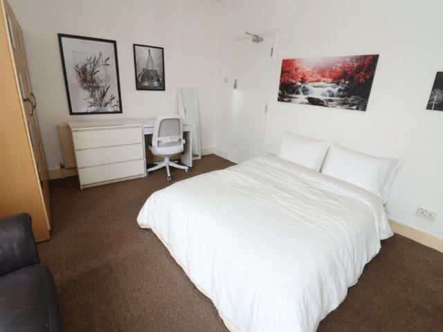 Room for rent in Stepney, Greater London