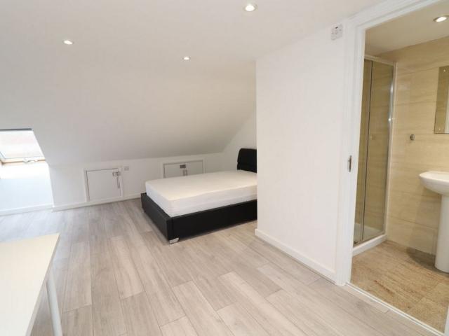 Room for rent in Stepney, Greater London