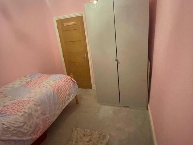 Room for rent in London Borough of Croydon, Purley