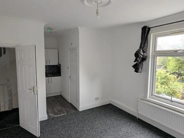 Room for rent in Seven Kings, Greater London