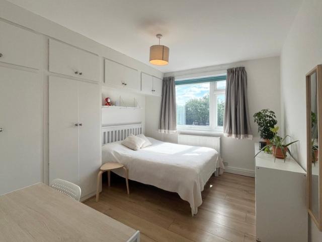 Room for rent in Southfields, Greater London