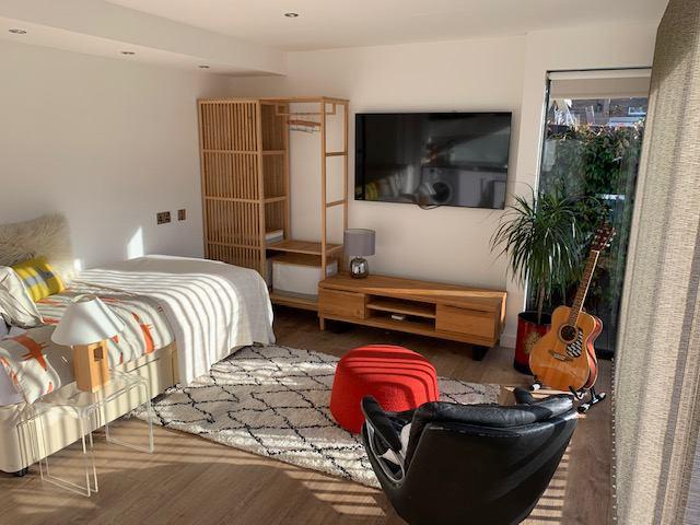 Room for rent in Southfields, Greater London